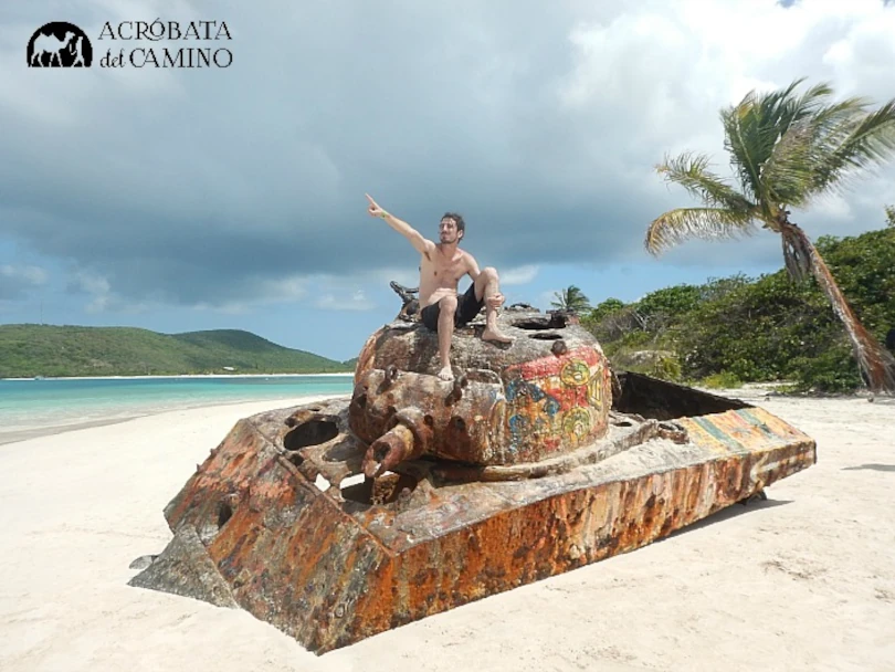 tanque de guerra en playa flamenco puerto rico