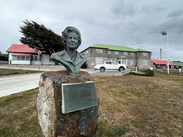 monumento margaret tatcher en Malvinas