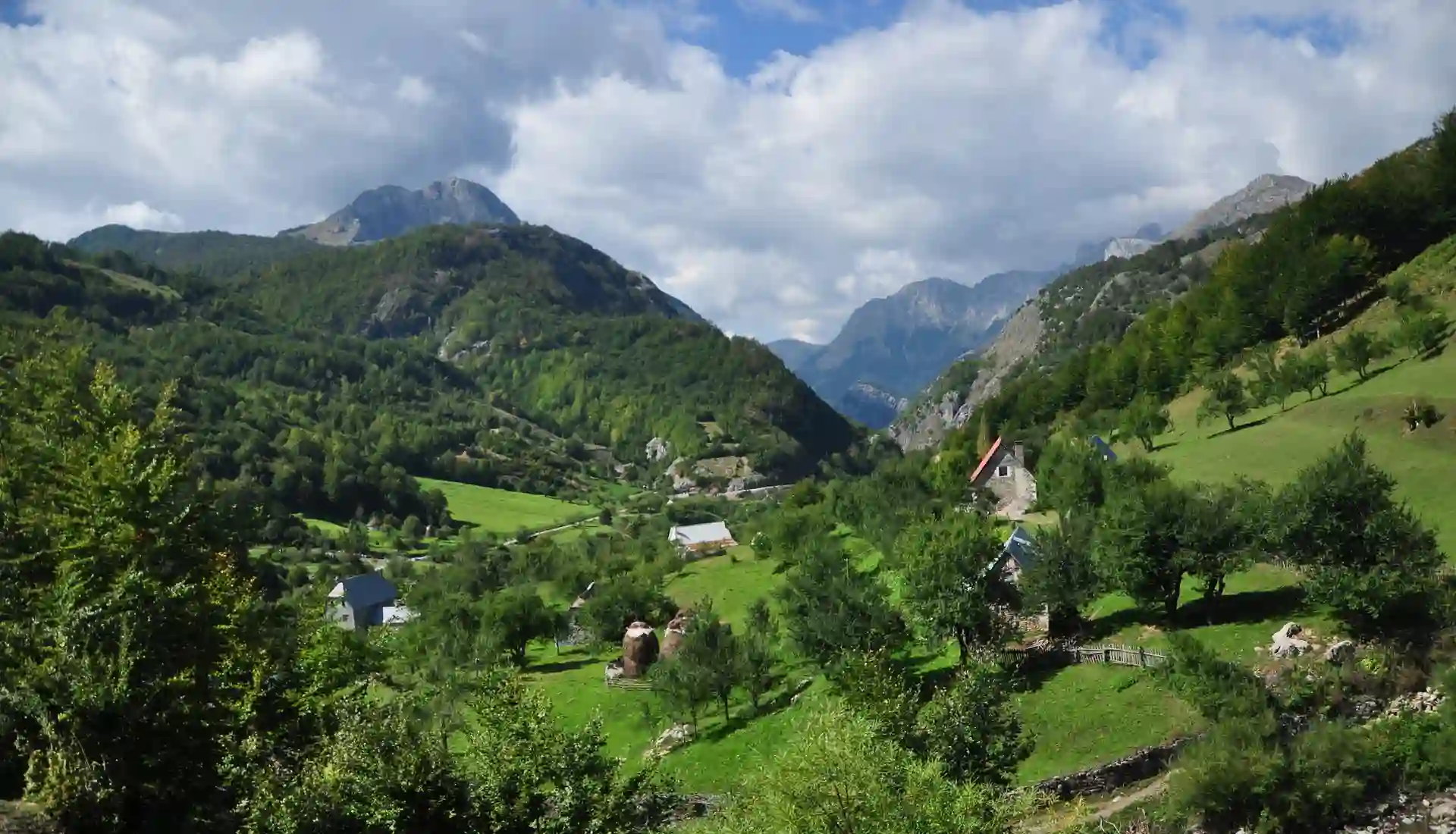 albania mochileros