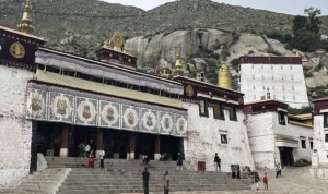 monasterios de drepung y sera